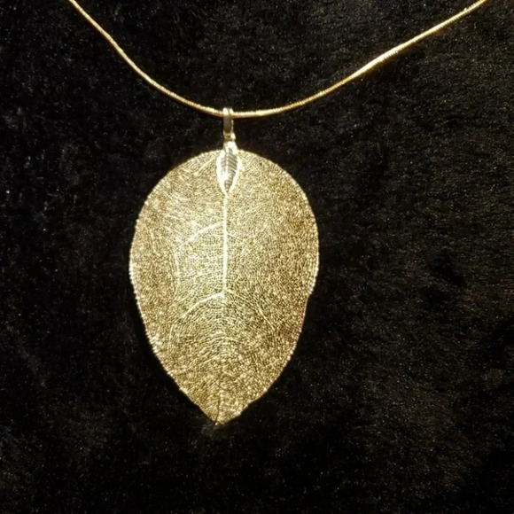 Fashion gold‎ Leaf Necklace 22-23 " length NWT - Picture 1 of 4